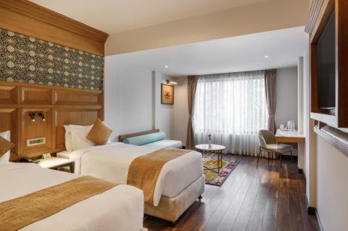 Hotel Tu Casa Near Delhi Airport 4*